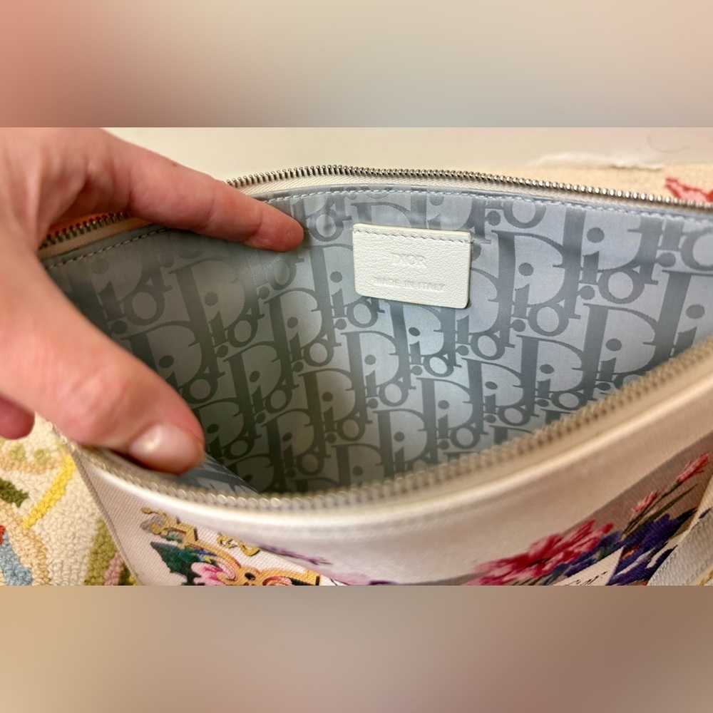 CHRISTIAN DIOR Never Worn Limited Edition White Floral Print Canvas Wristlet - Picture 11 of 16